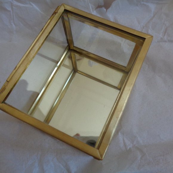 SQUARE MINI RING AND DISPLAY BOX by Ettika in gold NIB - Picture 5 of 7